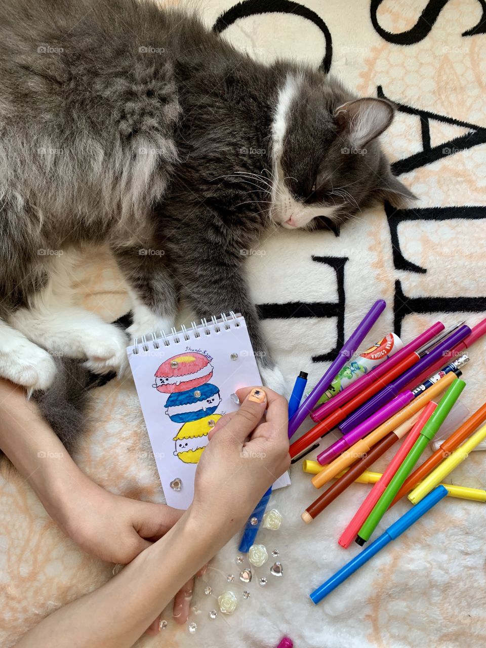 girl draws with colored markers