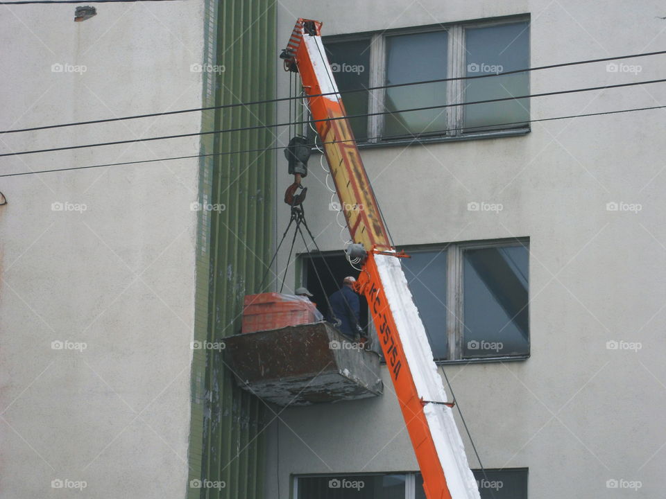 builders unload bricks