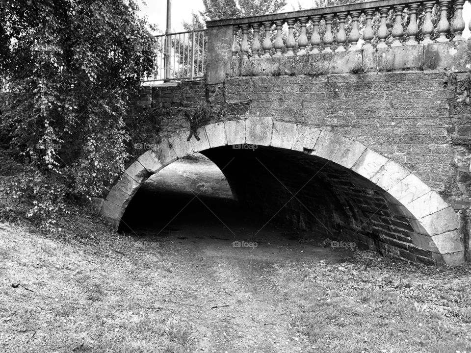 This arch is steeped in history and looks so authentic in black and white mode, reflecting the non color period when the bridge was built.