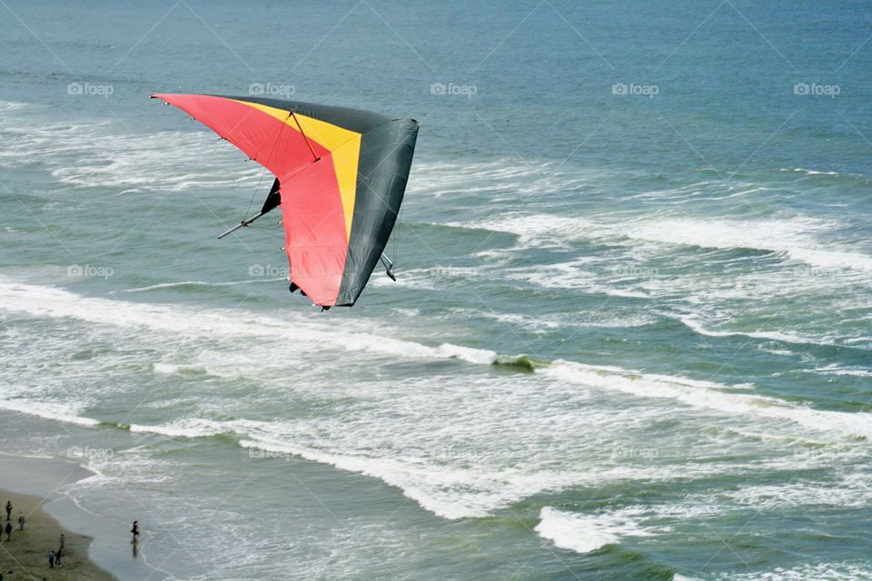 Hang gliding, ocean 