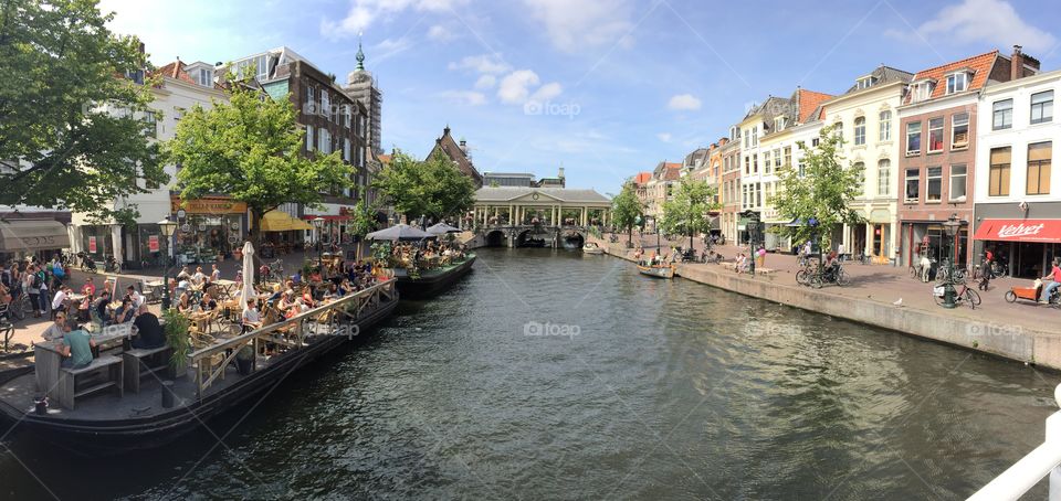 Nieuwe Rijn . The Nieuwe Rijn canal in Leiden, The Netherlands.
