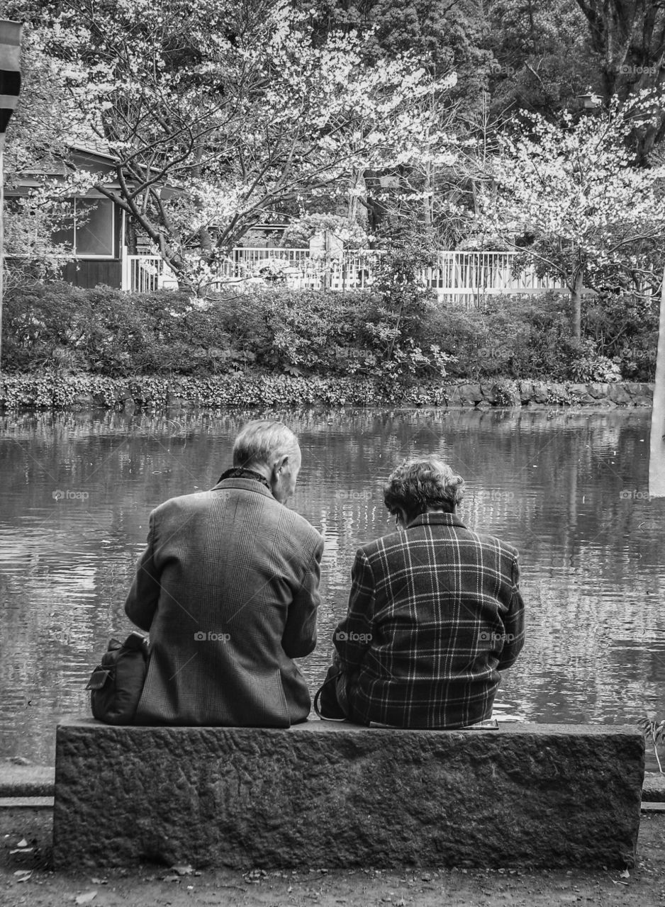 Soulmate take their slow life on weekend together in the public park