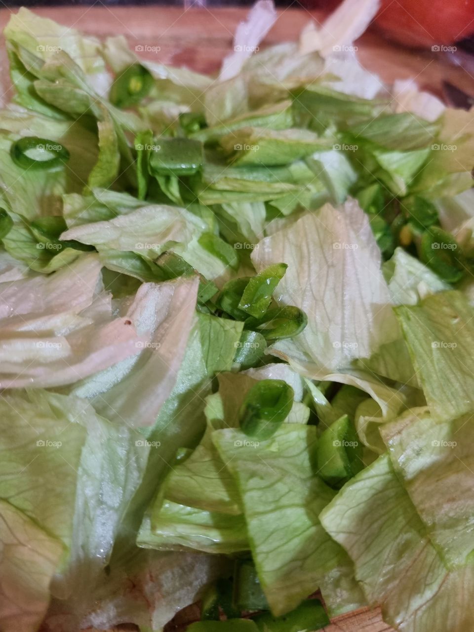 peas and lettuce salad