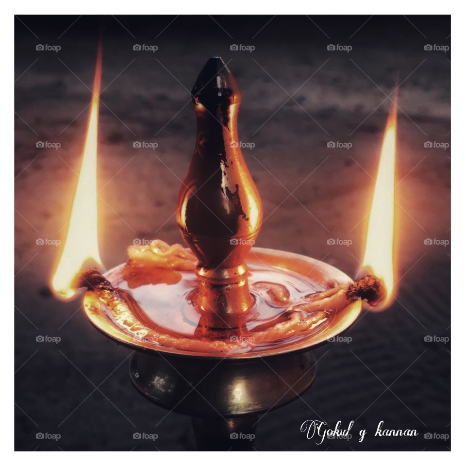 Nilavilakku is a traditional lamp used commonly in Kerala as well as in Tamil nadu (called Kuthuvillakku). 