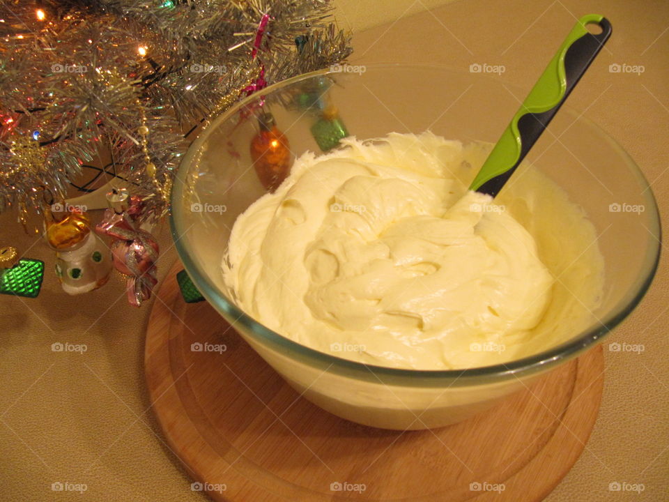 White custard cream