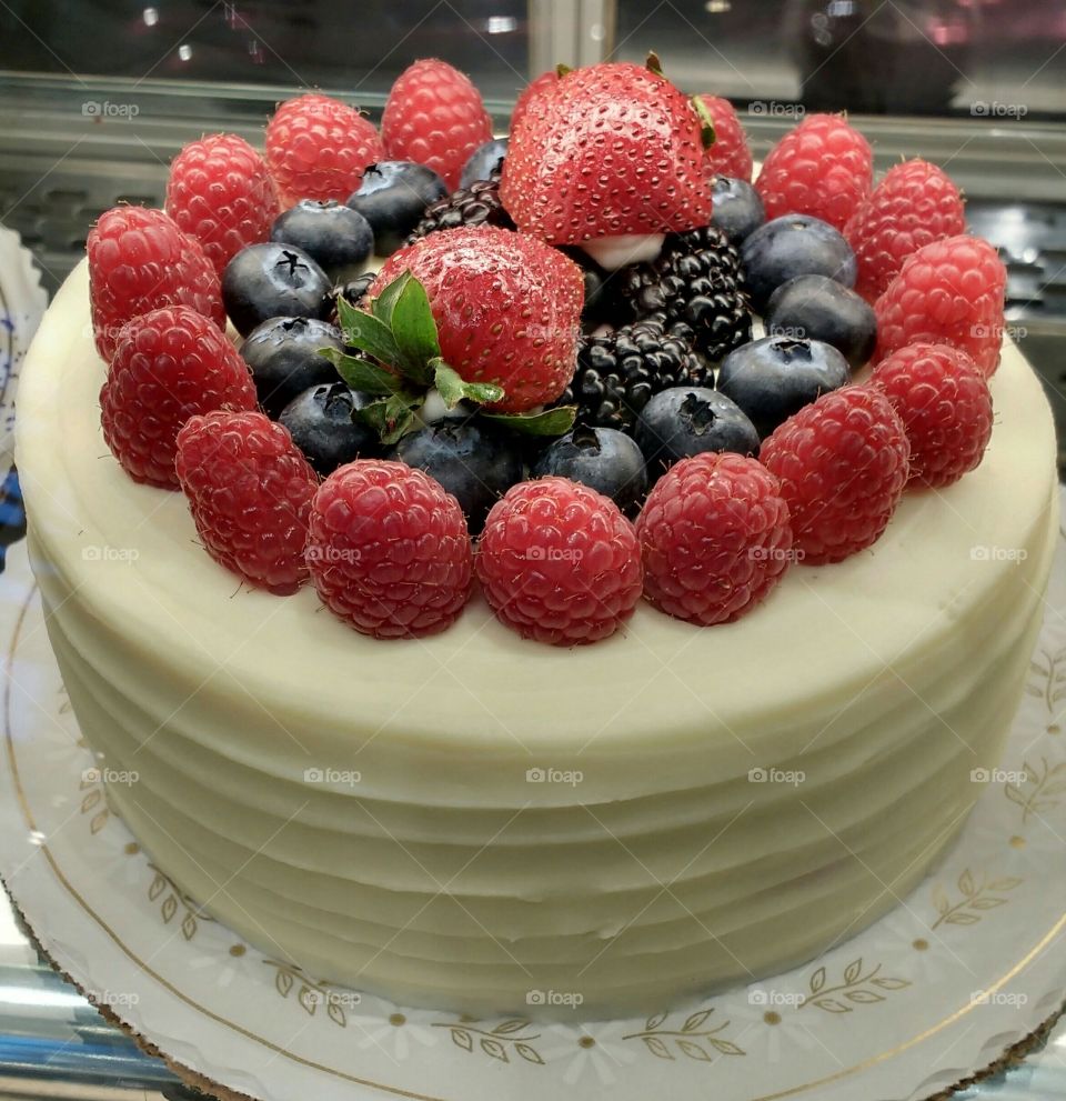 Berry Topped Cake