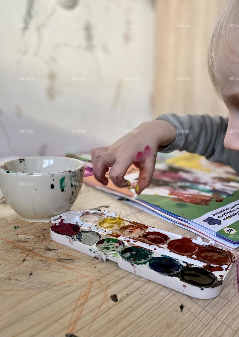 Painting with fingers 