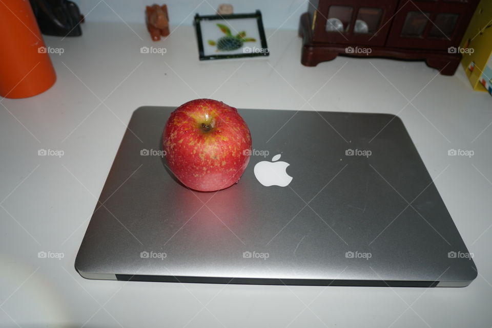 Apple computer, Apple Laptop