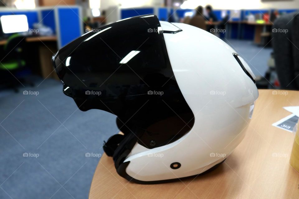 Safety helmet for motorcycle riders and for motorcycle racers, this sport helmet is to avoid a hard impact to the head
