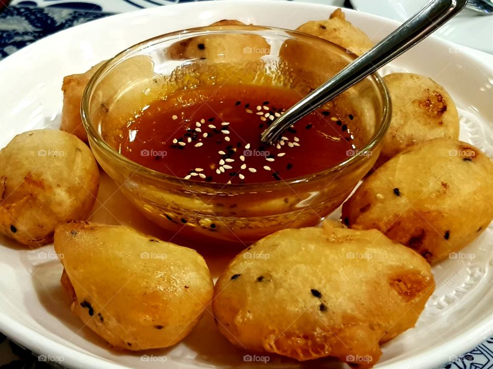 A plate of fried banana