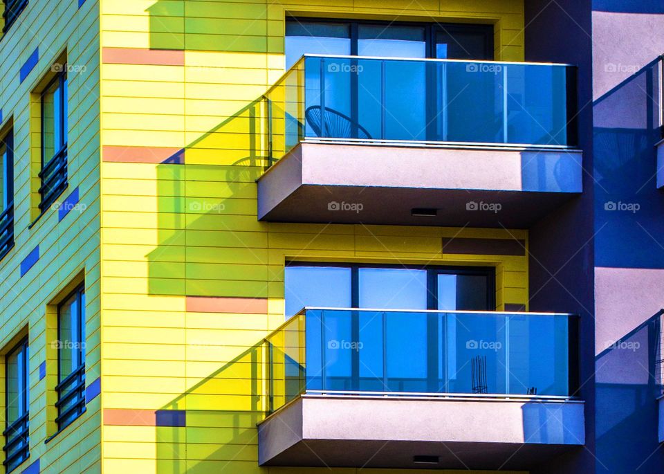 Complementary Colors, Building