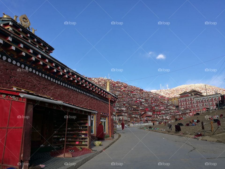 NSe Da Buddhist Monastery and School in Sichuan Province, China.
Se Da is currently the largest Tibetan Buddhist school in the world and not open to westerners.
