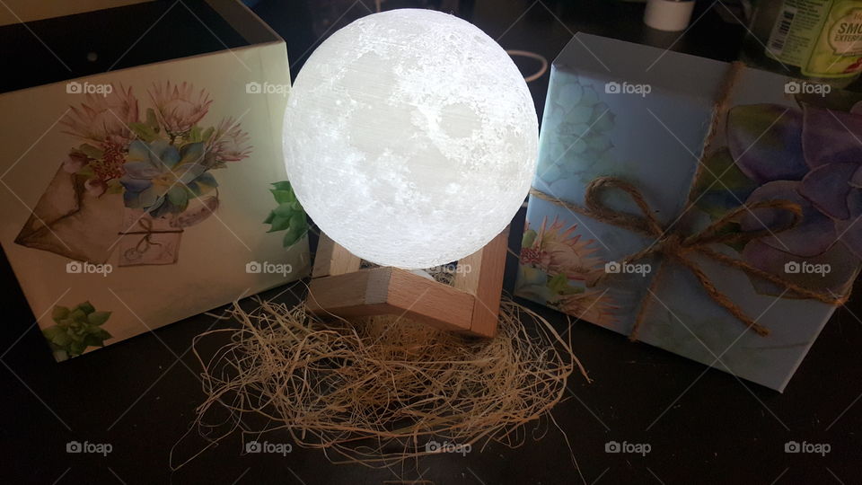 Moon Light 🌙
Perfect Glow For Quiet Nights