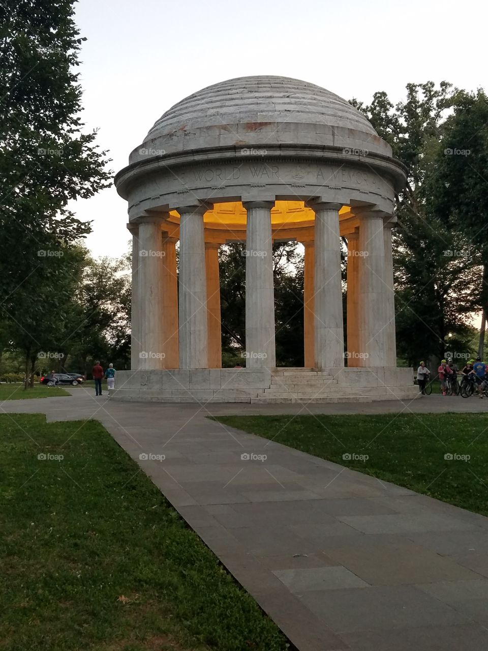 Washington DC WW memorial statue