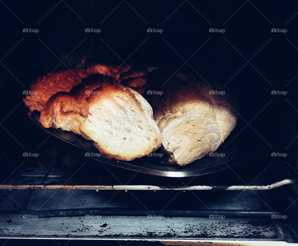 Heating up bread in the oven