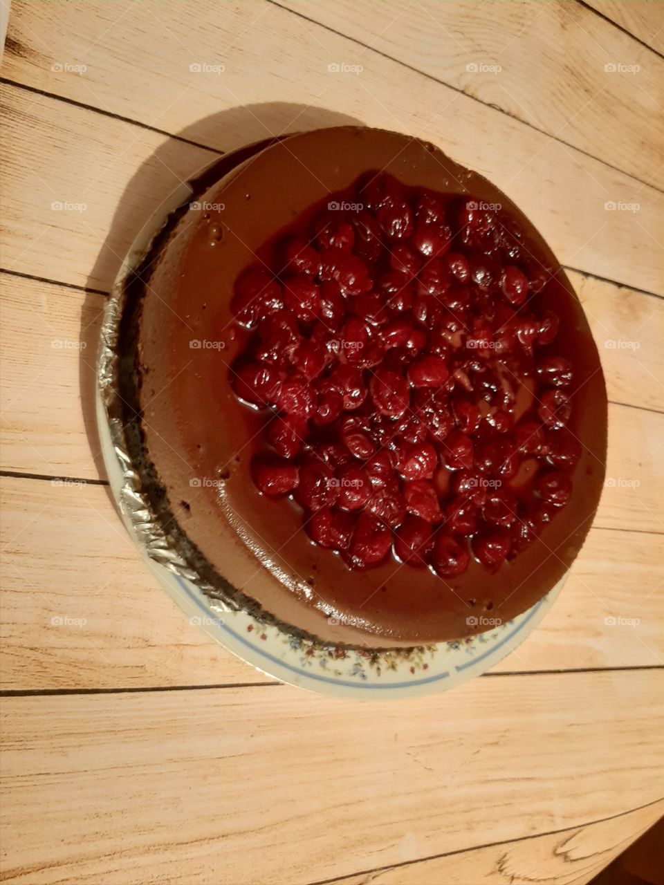 chocolate cheesecake with cherries