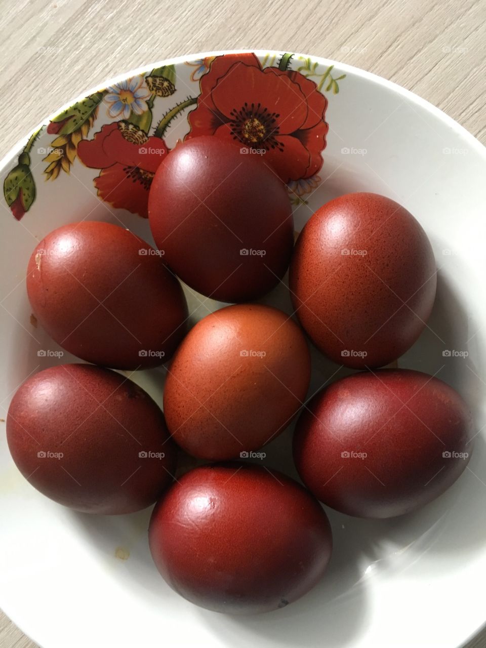 Пасхальные красные яйца