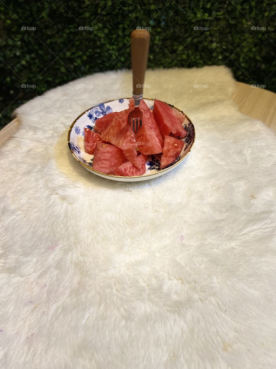 On the plate a watermelon 🍉