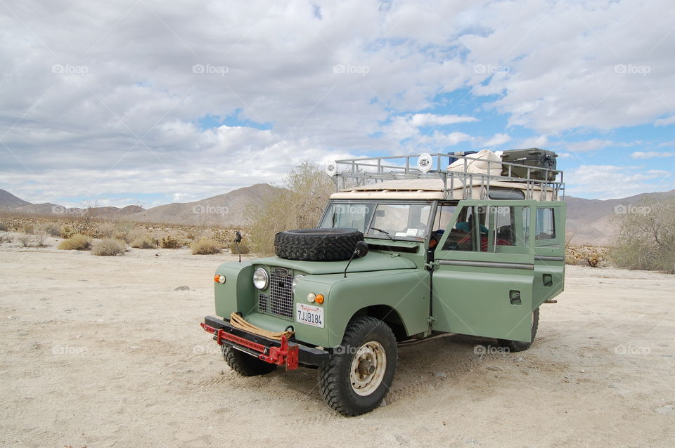 Land Rover in the desert
Desert safari
Road trip