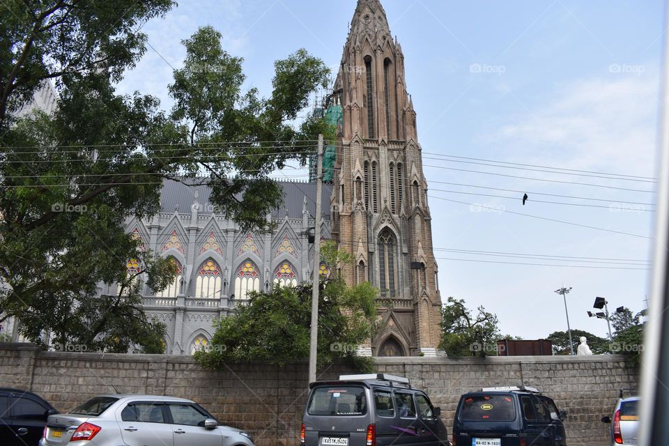 Blends traditional and modern approaches, focusing on sustainability, like the ITC Green Centre using eco-friendly design.