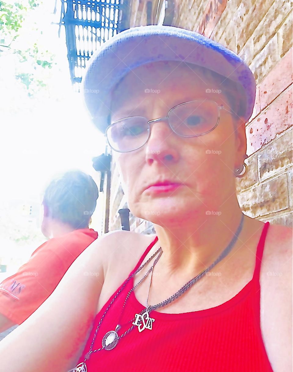 I, „Petra Schiller“ and partner „Timothy Trespas“ are sitting on „Waverly Avenue“ off „Fulton Street“ in „Fort Greene“, Brooklyn on a slightly overcast afternoon in 2020. Hypnotic Productions