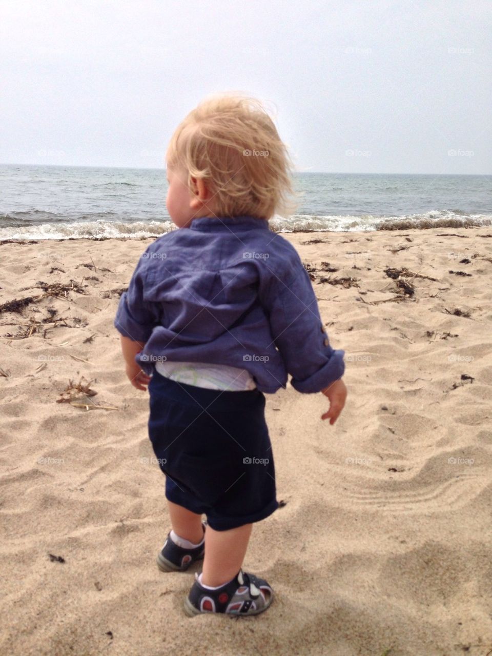 beach baby boy wind by akempe