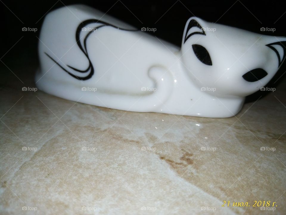 безделушки.белый.кошки.статуэтки