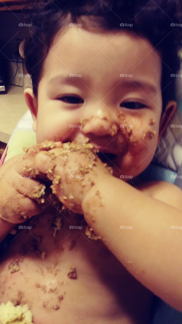 A boy and his 1st birthday cake