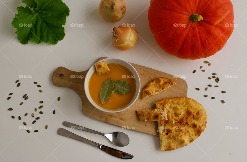 Autumn food: pumpkin soup with Bread 