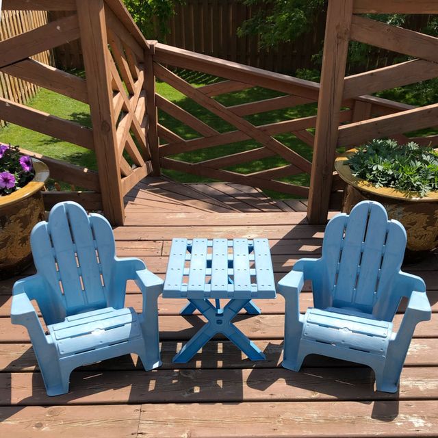 Relaxing Colors On The Outdoor Deck