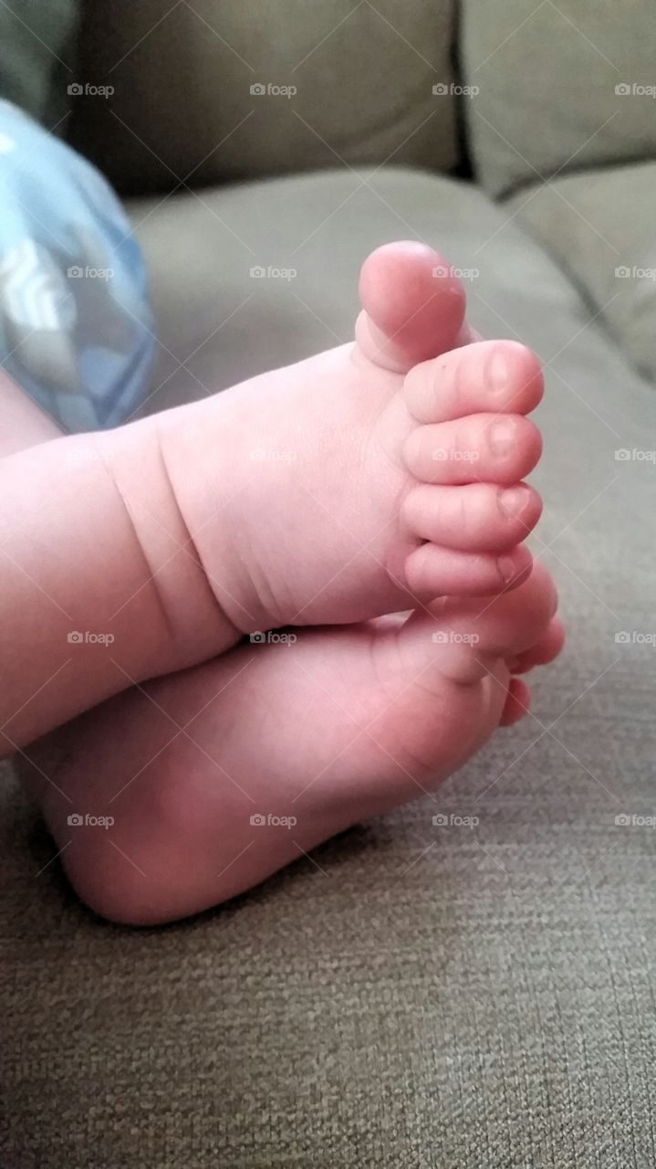 Baby toes