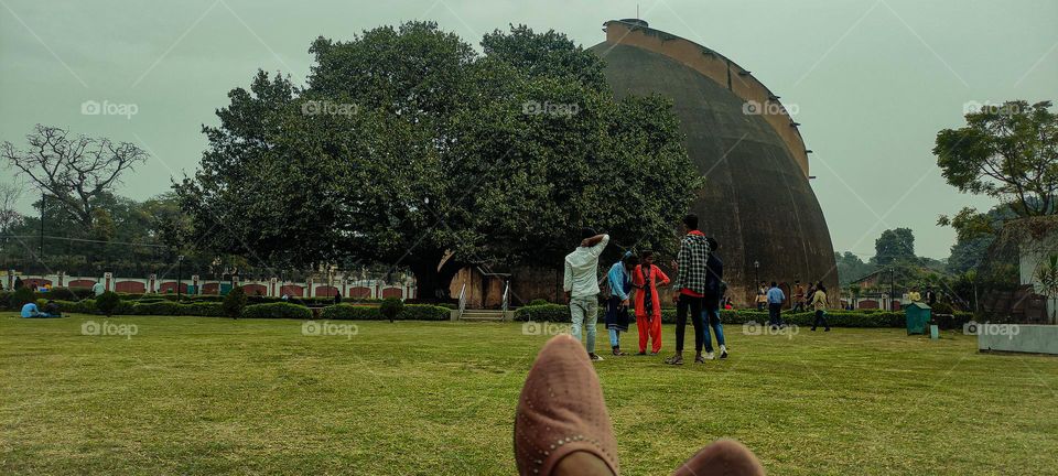 Golghar, an enormous granary, was built by Captain John Garstin for British army in 1786, after the terrible impact of 1770 famine. The winding stairway around this monument offers a brilliant view of the city Patna and the Ganga flowing nearby.