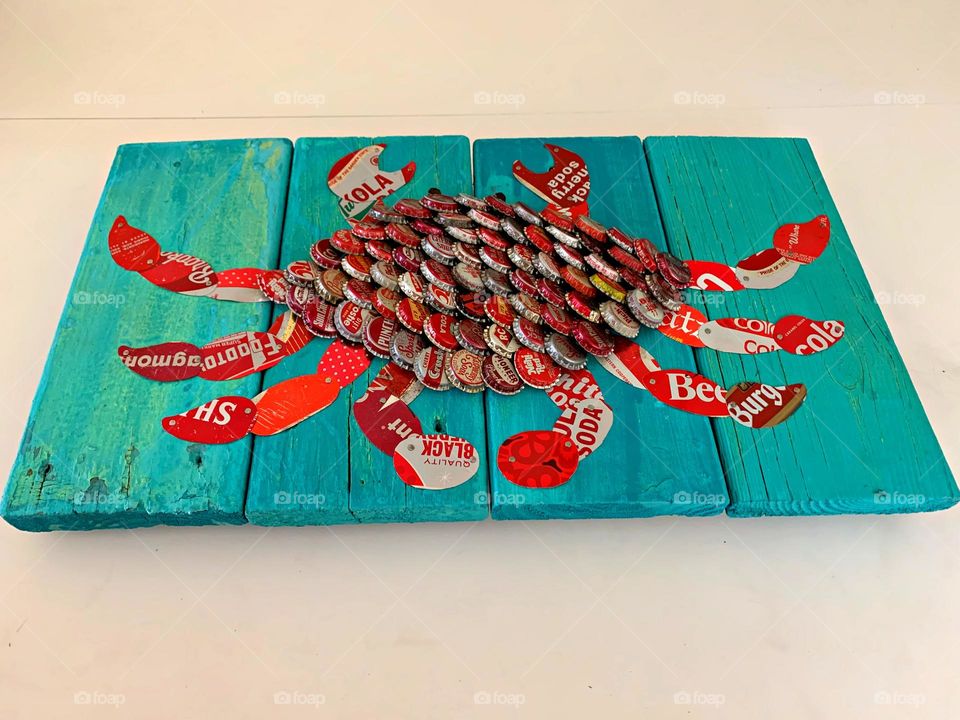 Custom Handmade Crab Made Out of Recycled Bottle Caps This is a really fun upcycling craft that your are going to love. It doesn’t take much to get this started 