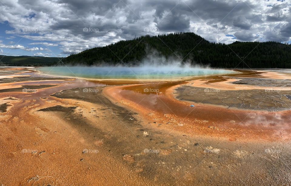 Grand prismatic lake 