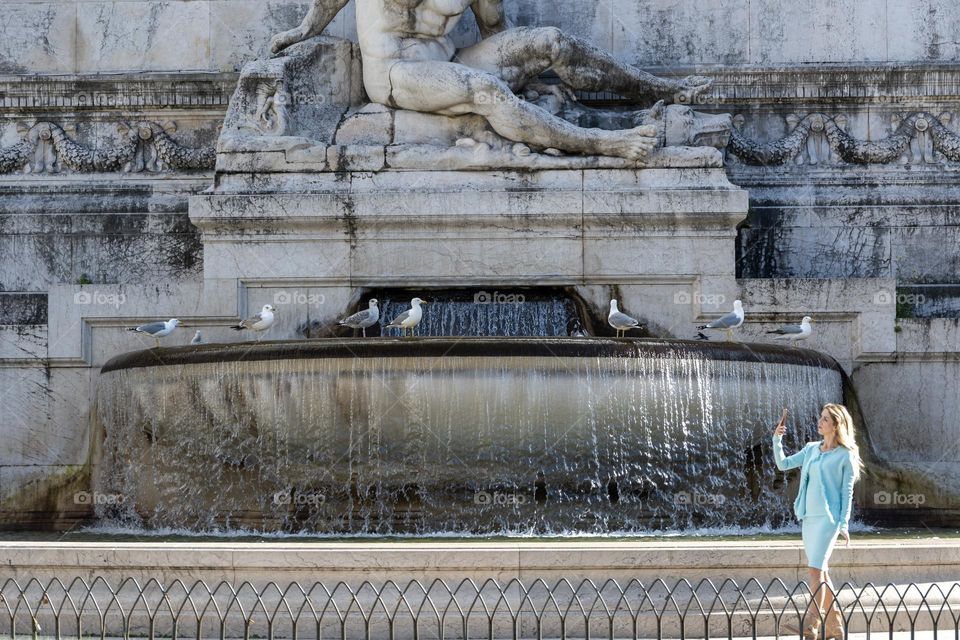 Rome statue selfie