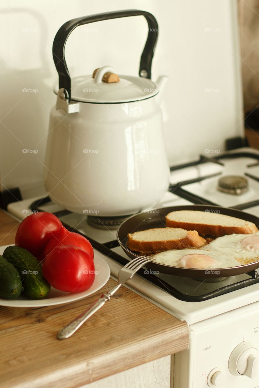 Scrambled eggs with toast and fresh vegetables for breakfast