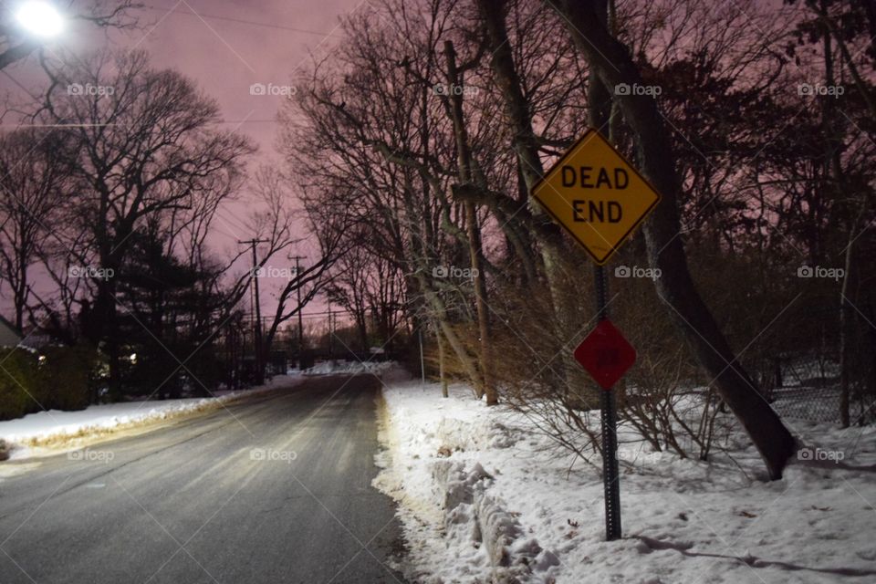 Snowy street and dead end sign 