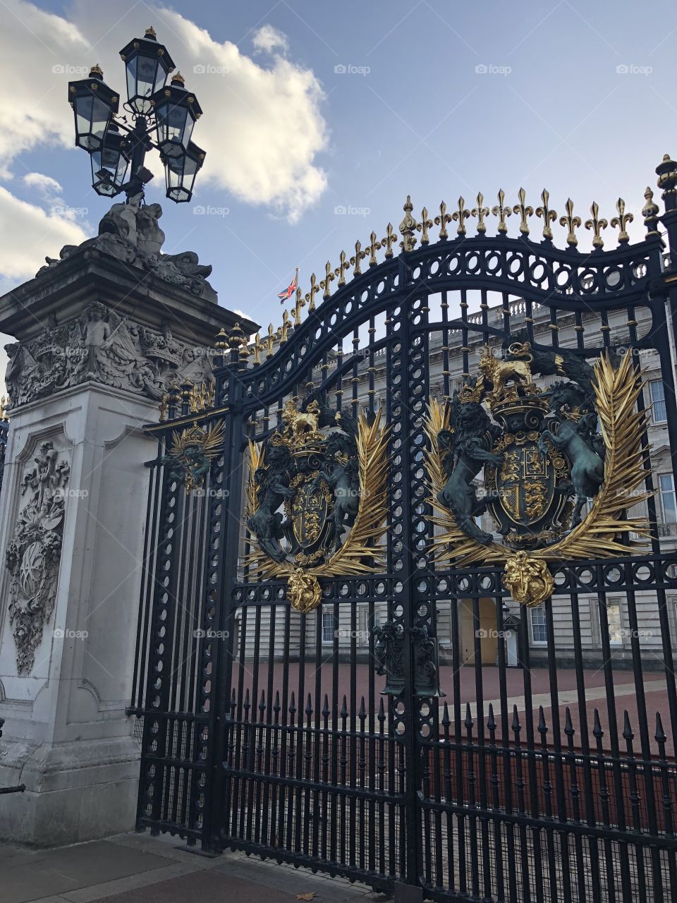 Buckingham Palace gateway 