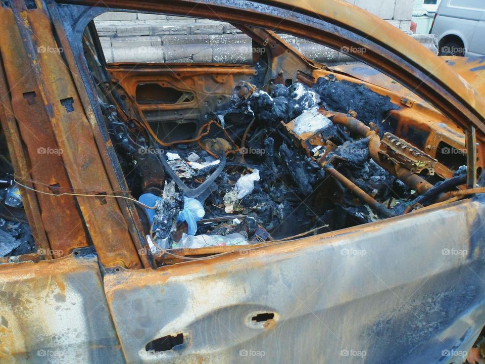 the old burned-out car