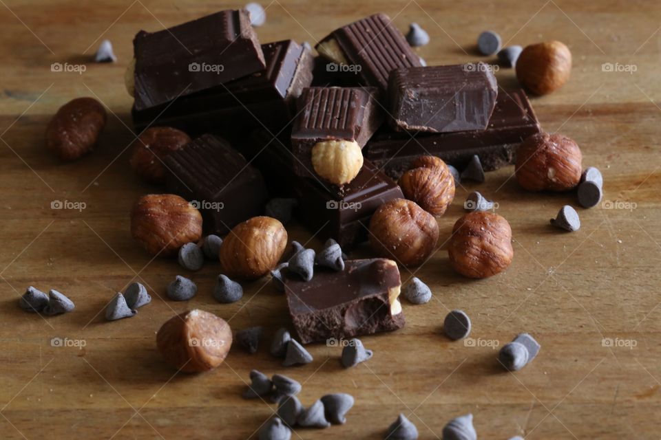 Dark chocolate and peanuts