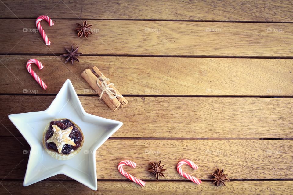 Traditional mince pie and Christmas treat border  