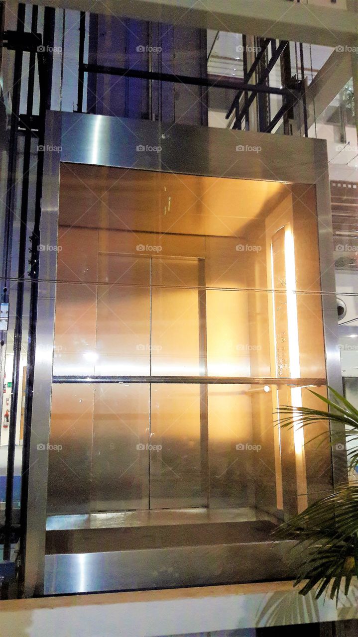 Glass Lift