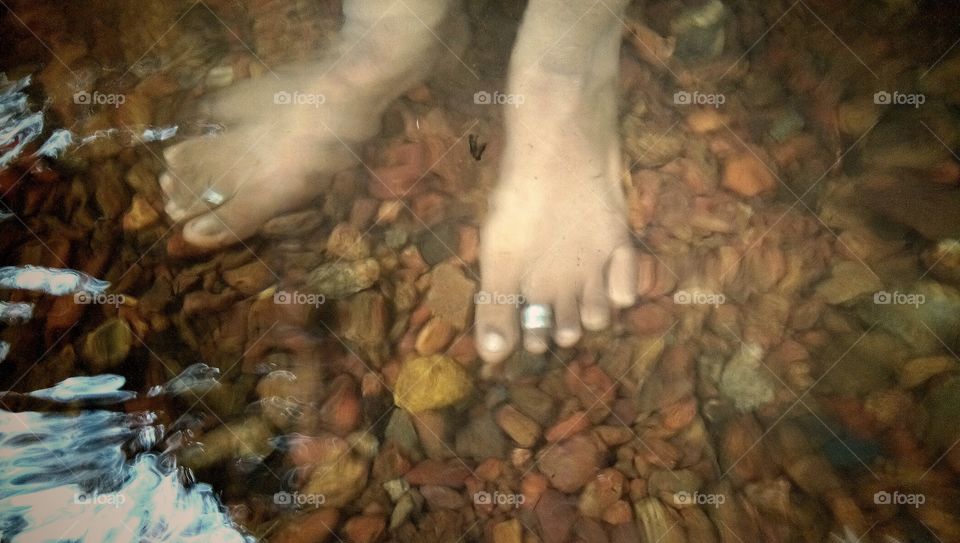 feet in rocks...