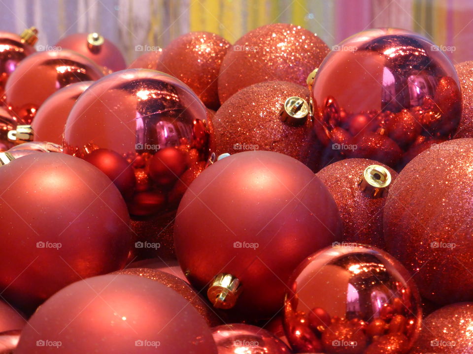  Many red balls,the better decoration for the christmans time