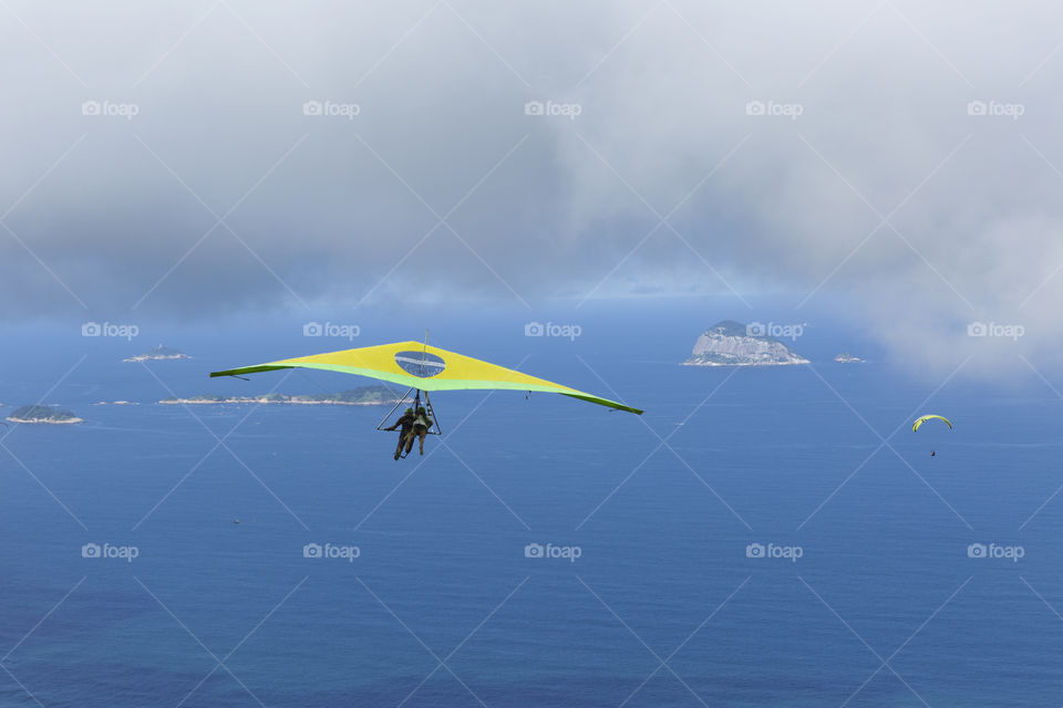 Esportes no Brasil - hang gliding flight in Rio de Janeiro Brazil.