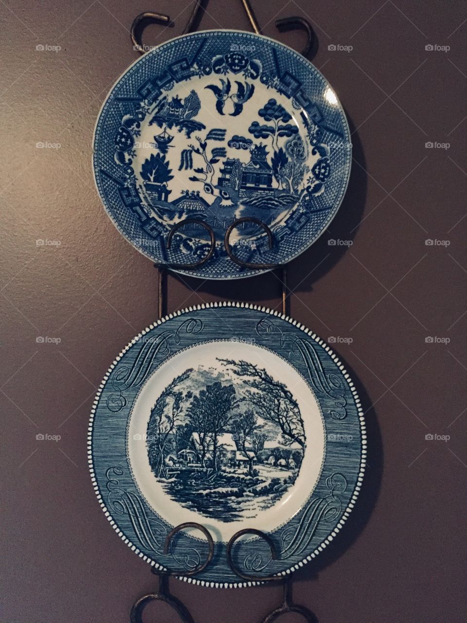 Blue plate decoration! Unique way to use your dishes. Mother’s style. Old fashioned. 