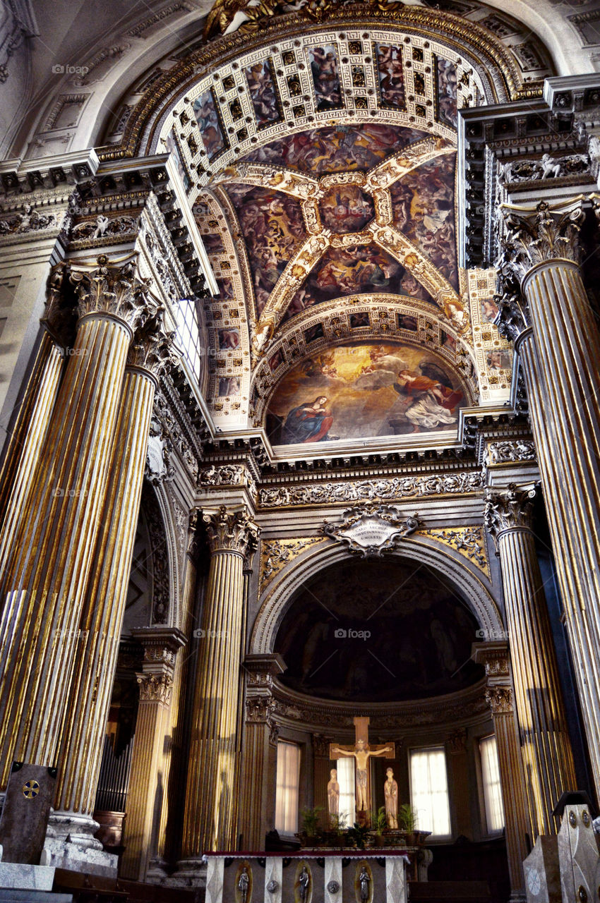 Interior de la Catedral Metropolitana de San Pedro. Interior de la Catedral Metropolitana de San Pedro (Bologna - Italy)