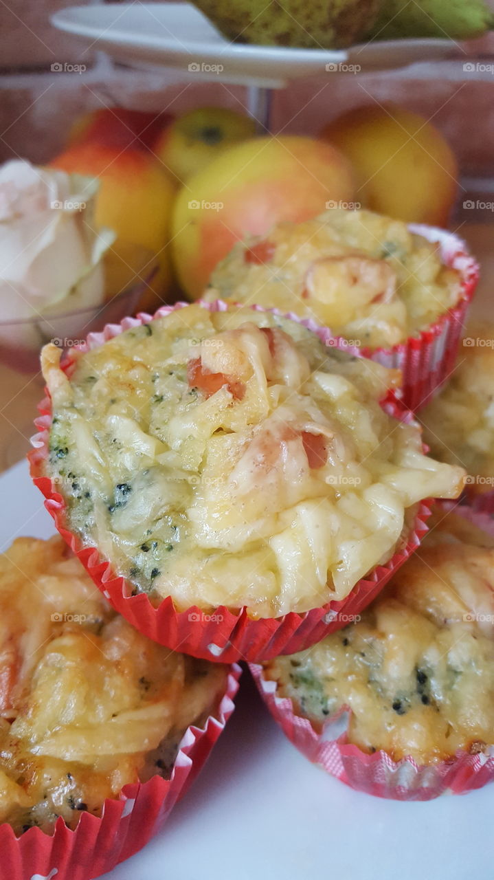 broccoli cheese muffins