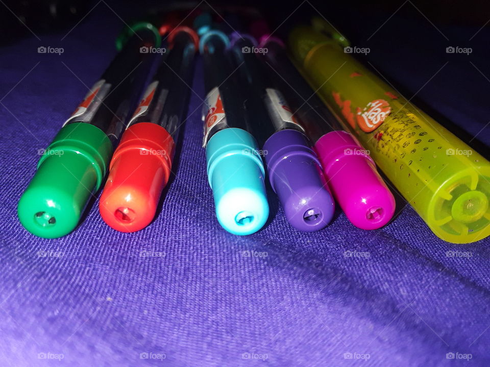 highlighter pen, highlighter pen very popular with students who use them to mark important parts of text for easier learning.