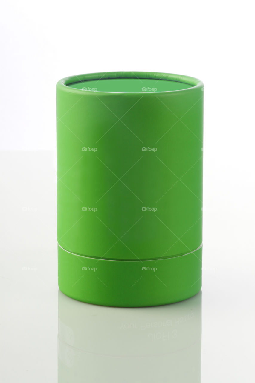 Cylindrical product box with reflection